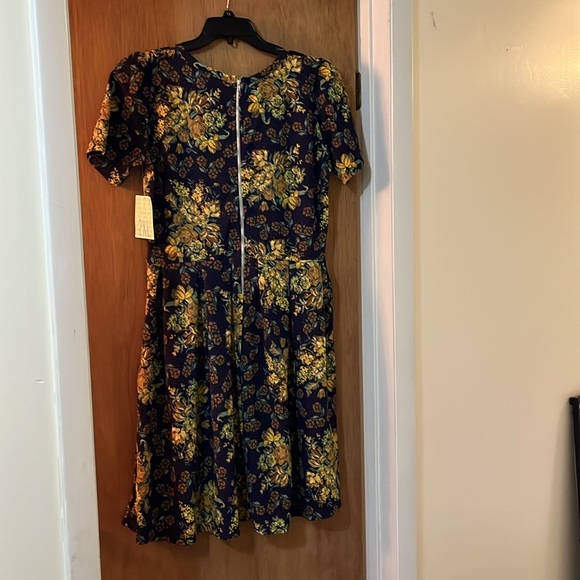 Lula Roe Amelia. - Picture 2 of 5